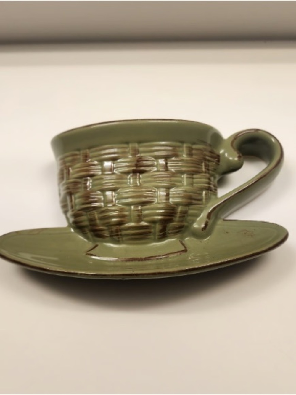 Green Woven-Texture Ceramic Cup & Saucer Accent - Decorative Home Art